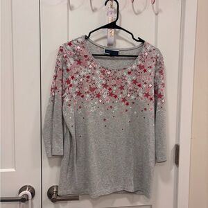 Karen Scott Gray Scoop Neck Top with Pink and Silver Stars